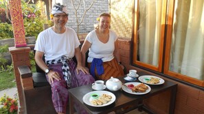 Inbegriffenes nach Wunsch zubereitetes Frühstück