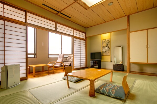 Japanese Room, 10 Tatami Mats | Free WiFi, bed sheets - Akoya Kaikan (Yamagata)