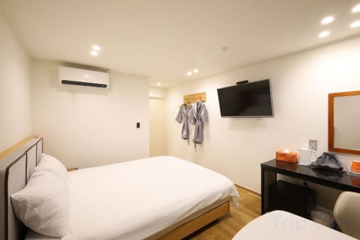 Premium bedding, down comforters, desk, soundproofing