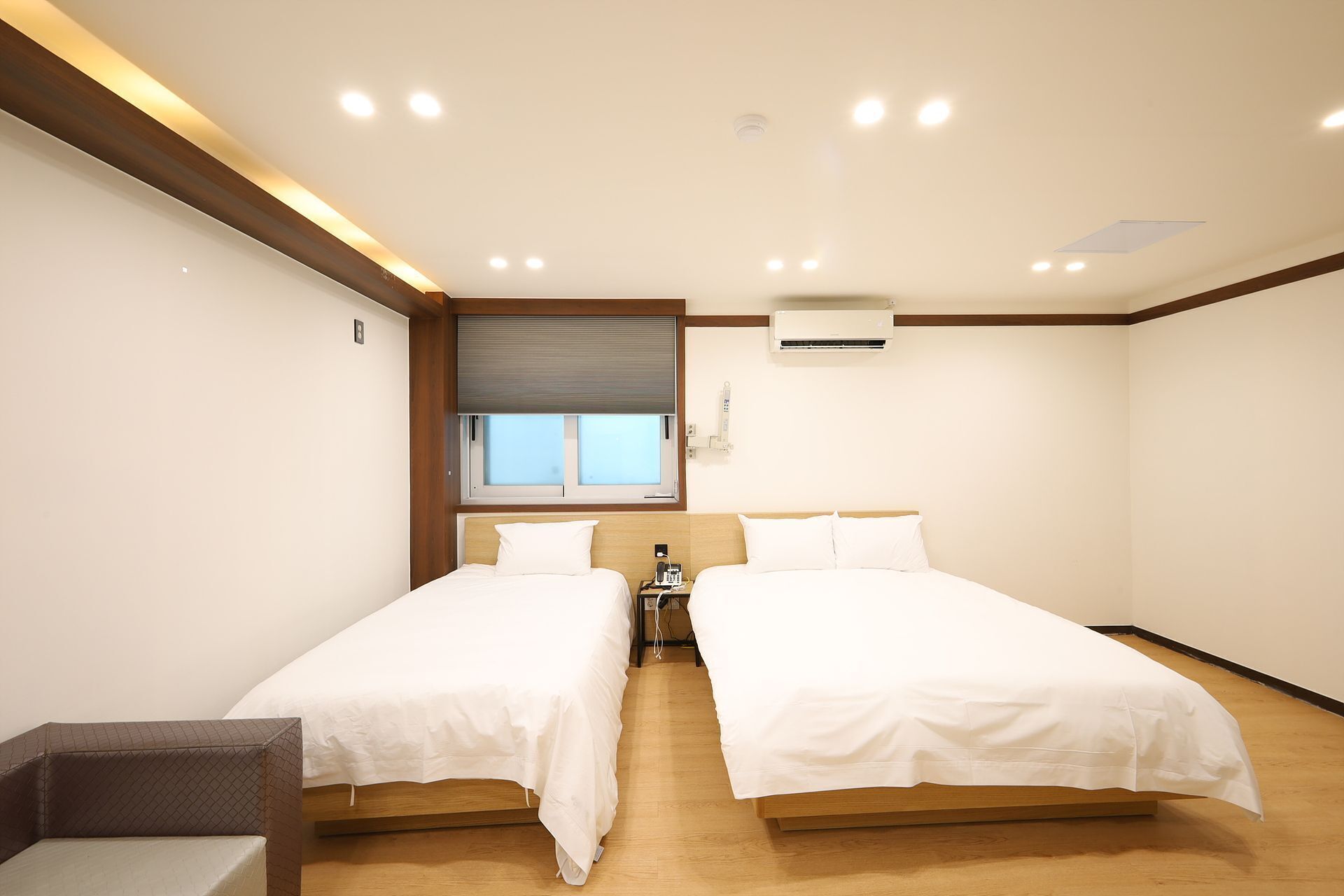 deluxe twin room | soundproofing, free wifi, bed sheets