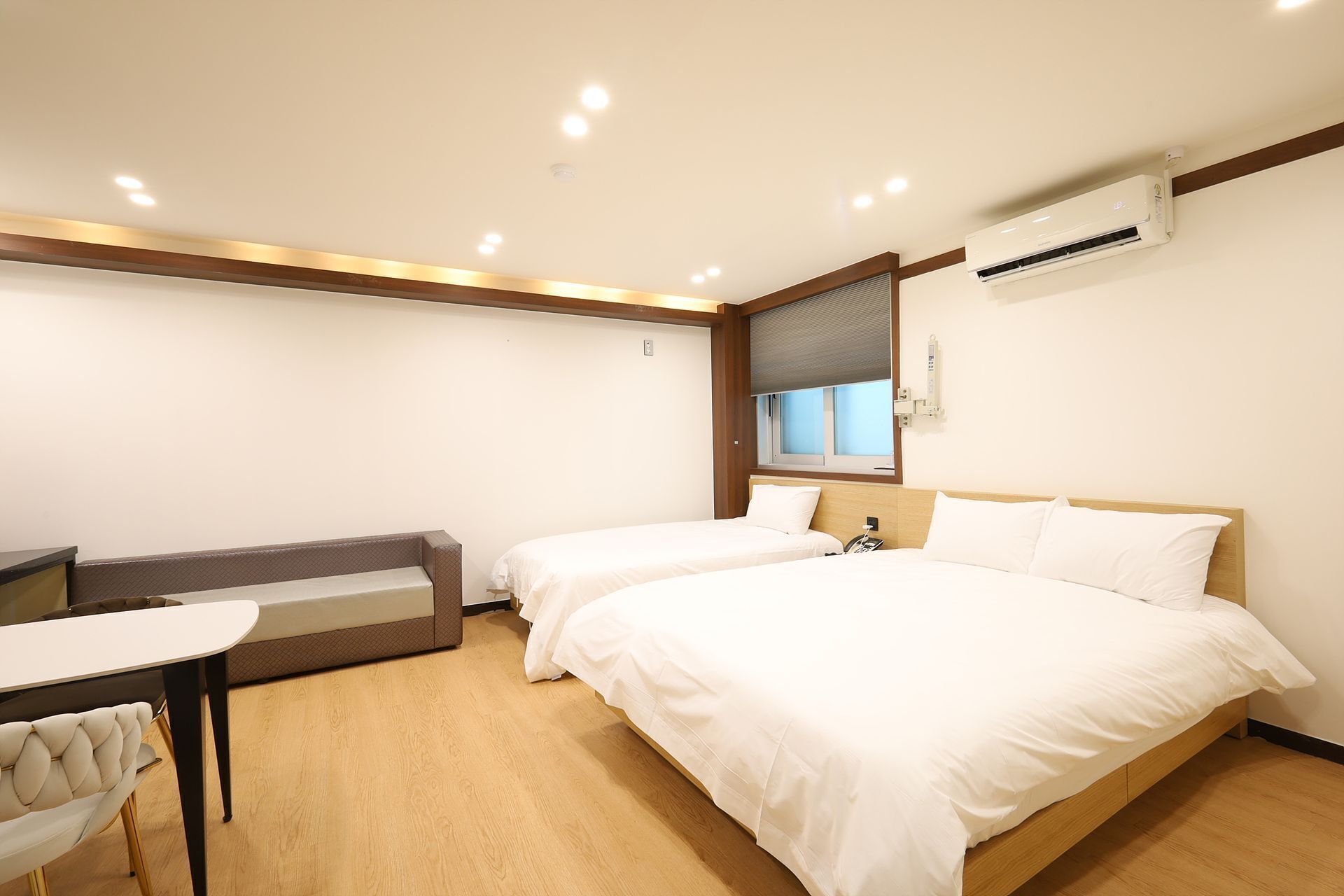deluxe twin room | soundproofing, free wifi, bed sheets