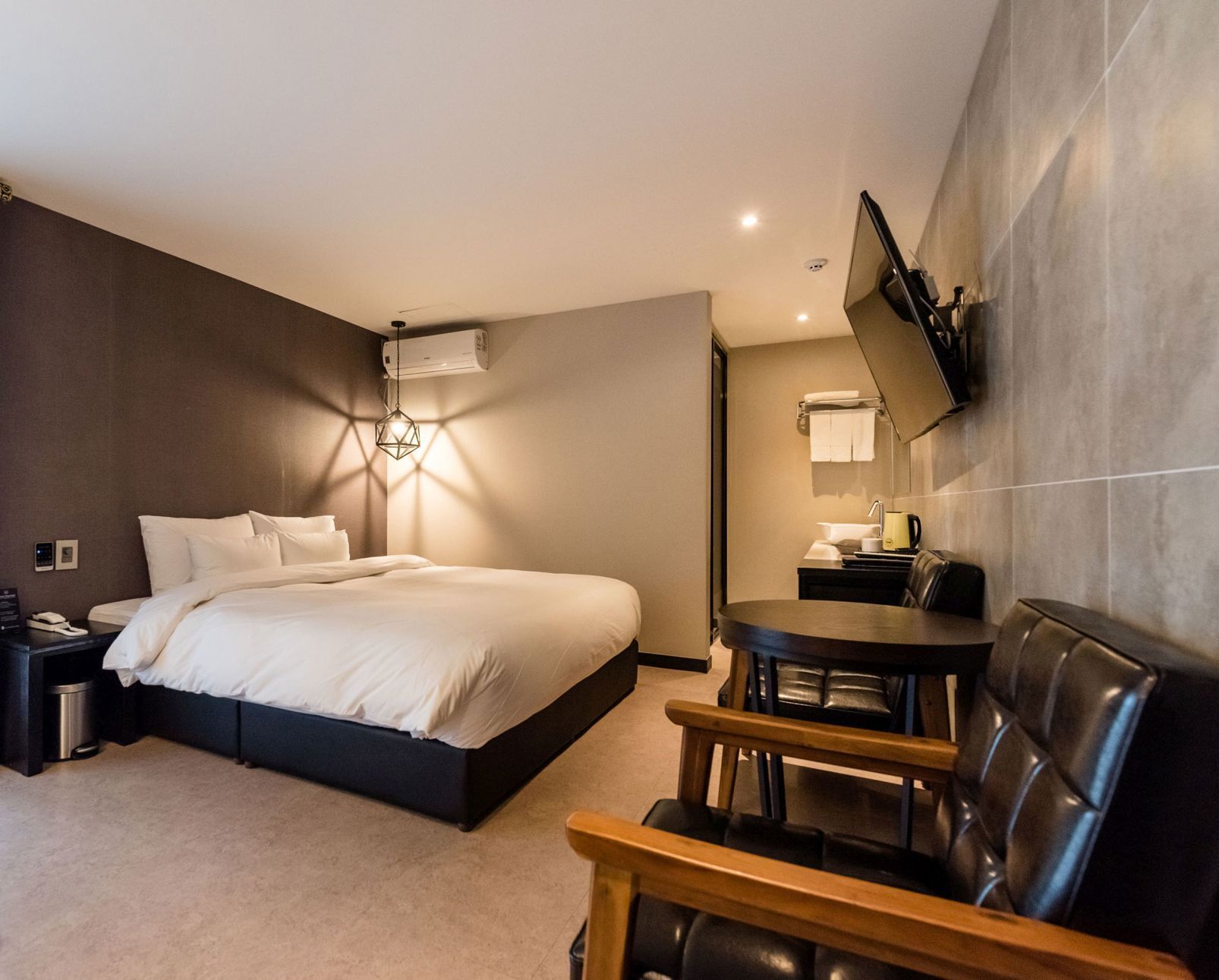 Premium bedding, down comforters, minibar, individually decorated