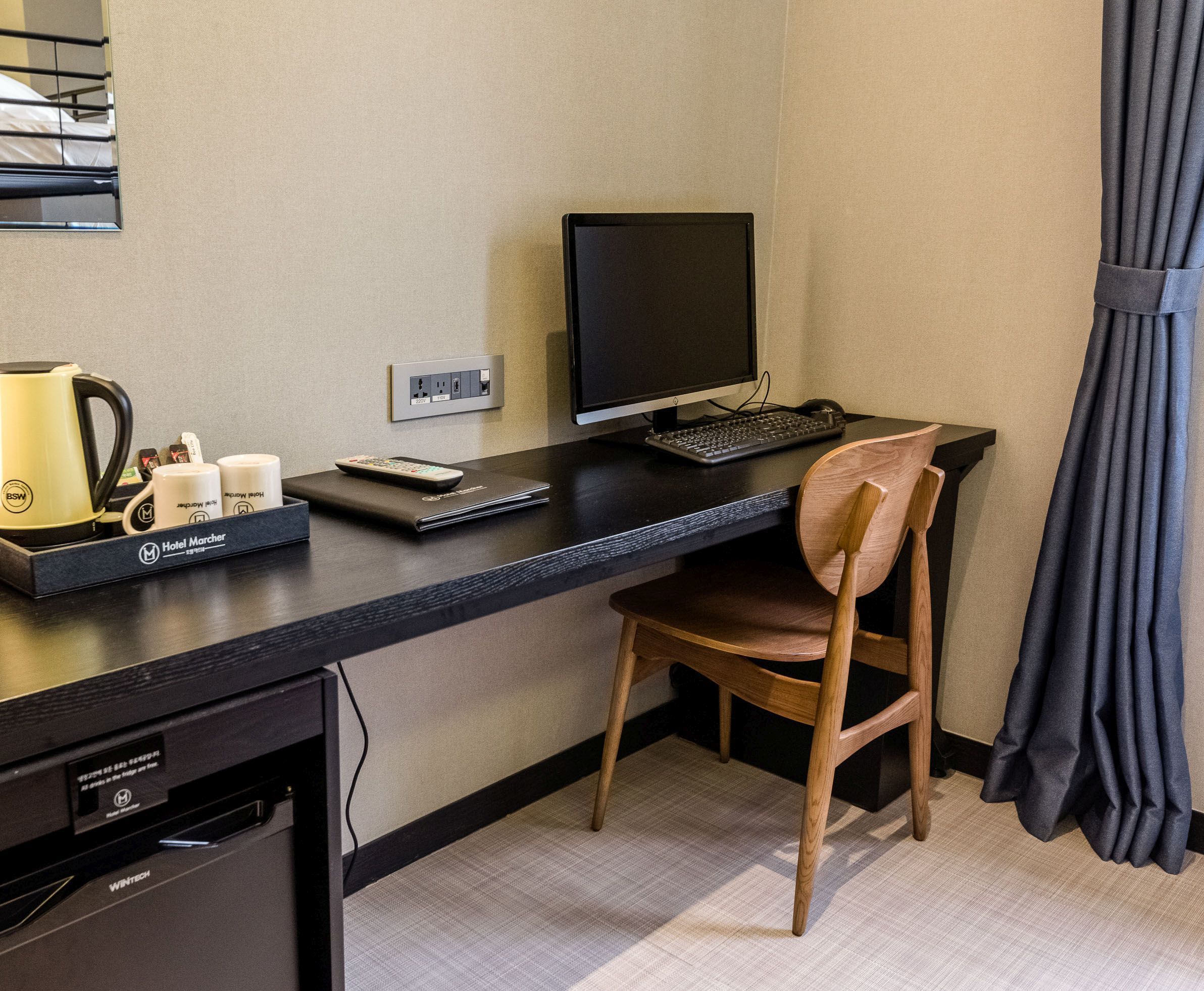 family room | in-room business centre