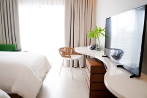 Premier-Zweibettzimmer | Minibar, Zimmersafe, Schreibtisch, kostenloses WLAN