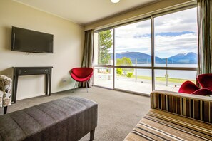 View from room - Marakura Deluxe Motels (Te Anau)