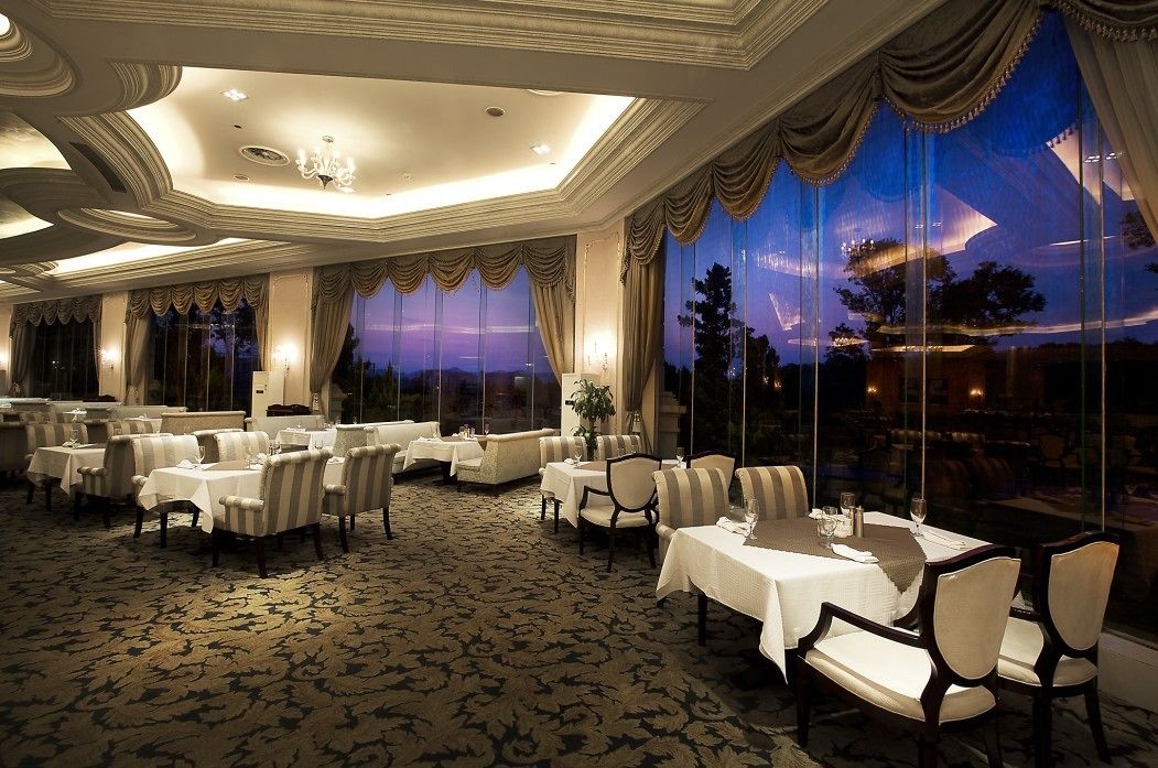 2 restaurants, breakfast, lunch, dinner served; Modern European cuisine