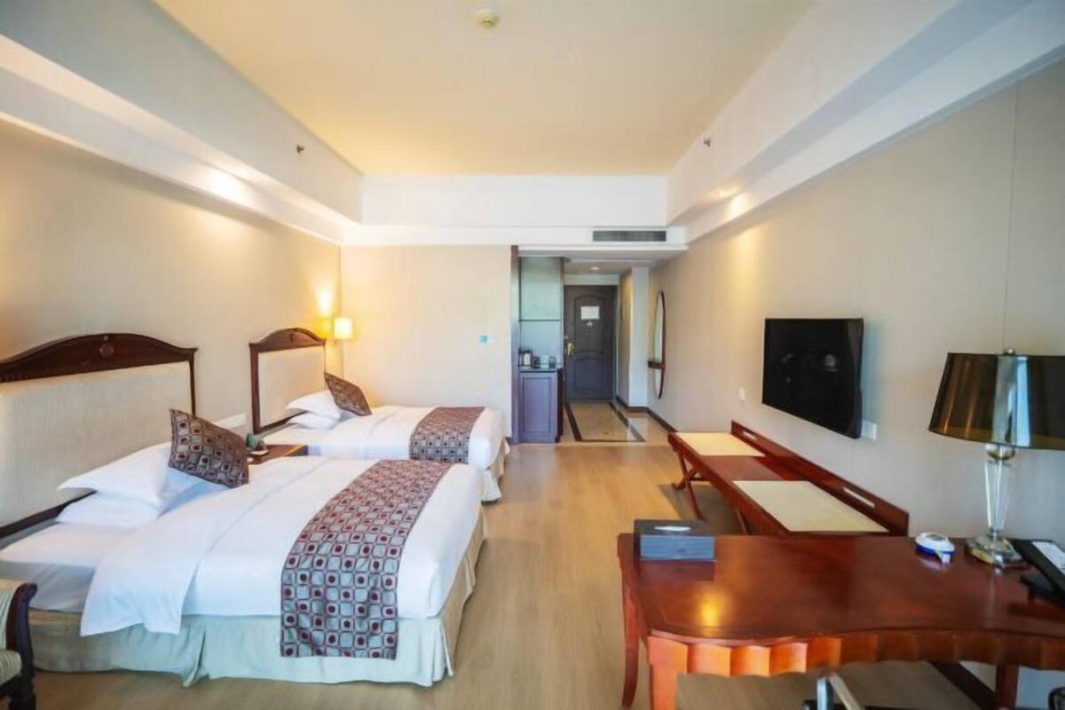 Minibar, in-room safe, desk, blackout curtains