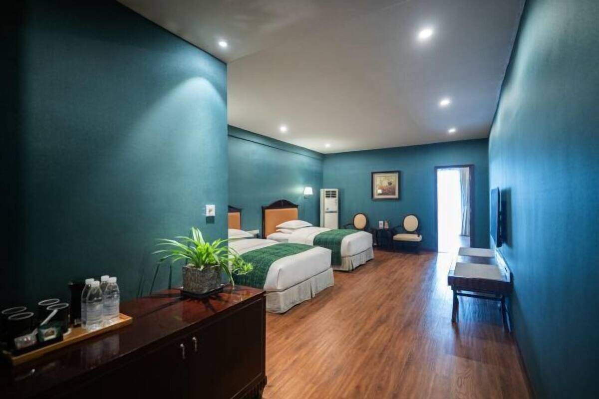 Minibar, cassaforte in camera, una scrivania, tende oscuranti