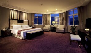 Executive-sviitti | Minibaari, tallelokero huoneessa, työpöytä, pimennysverhot