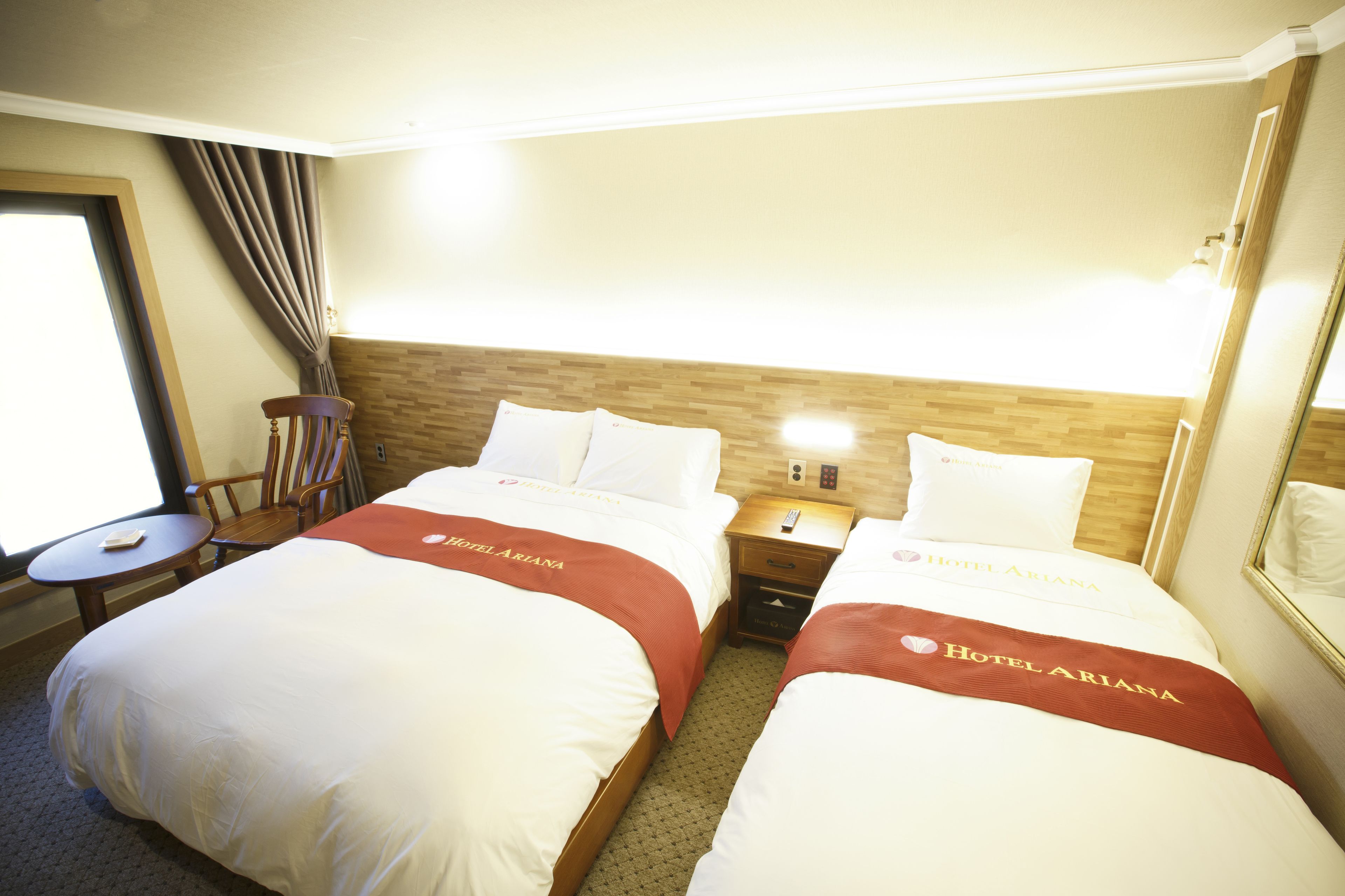 deluxe twin room | minibar, in-room safe, free wifi, bed sheets