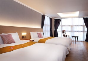 Minibar, caja de seguridad en la habitación, wifi gratis y ropa de cama