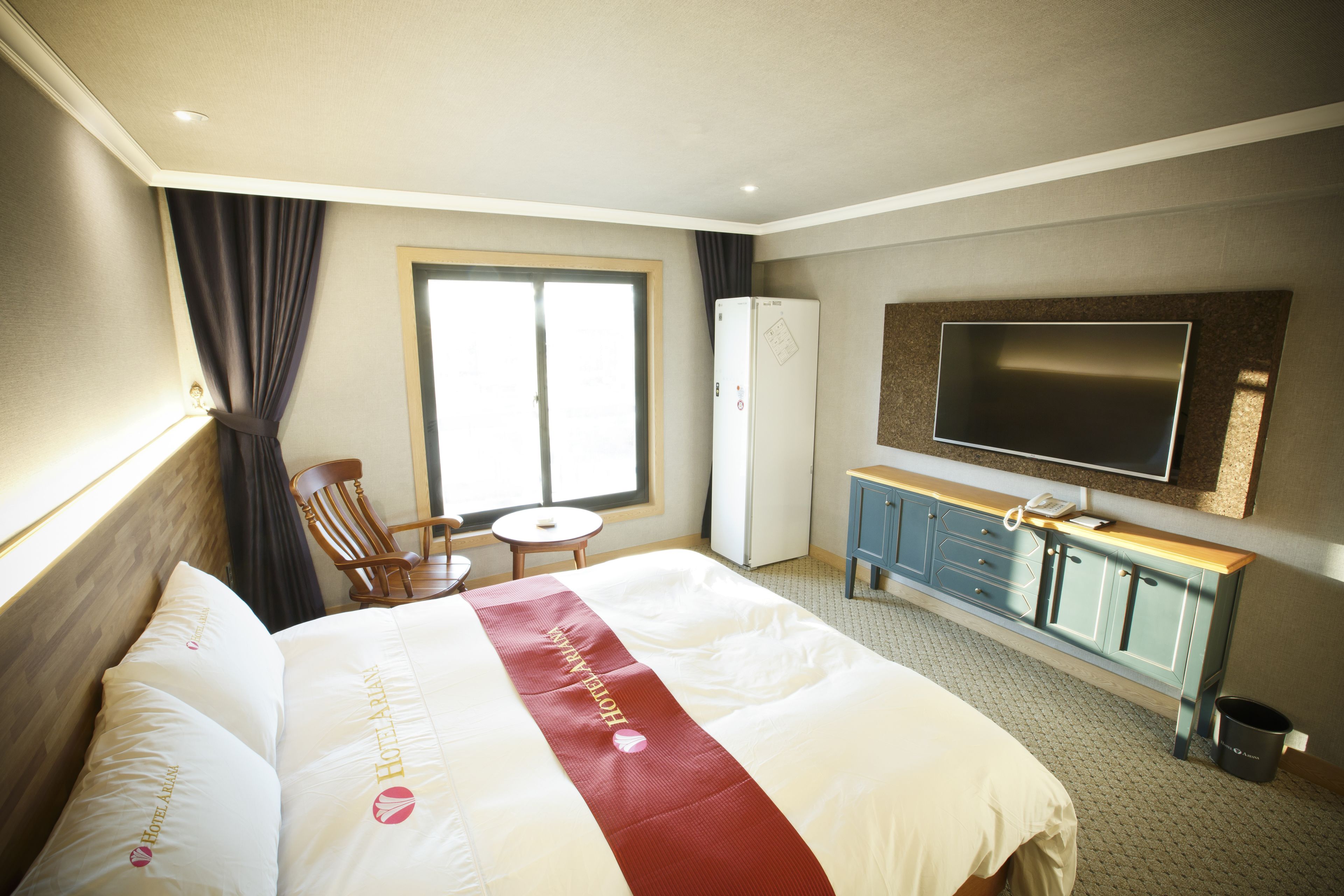 deluxe double room | minibar, in-room safe, free wifi, bed sheets