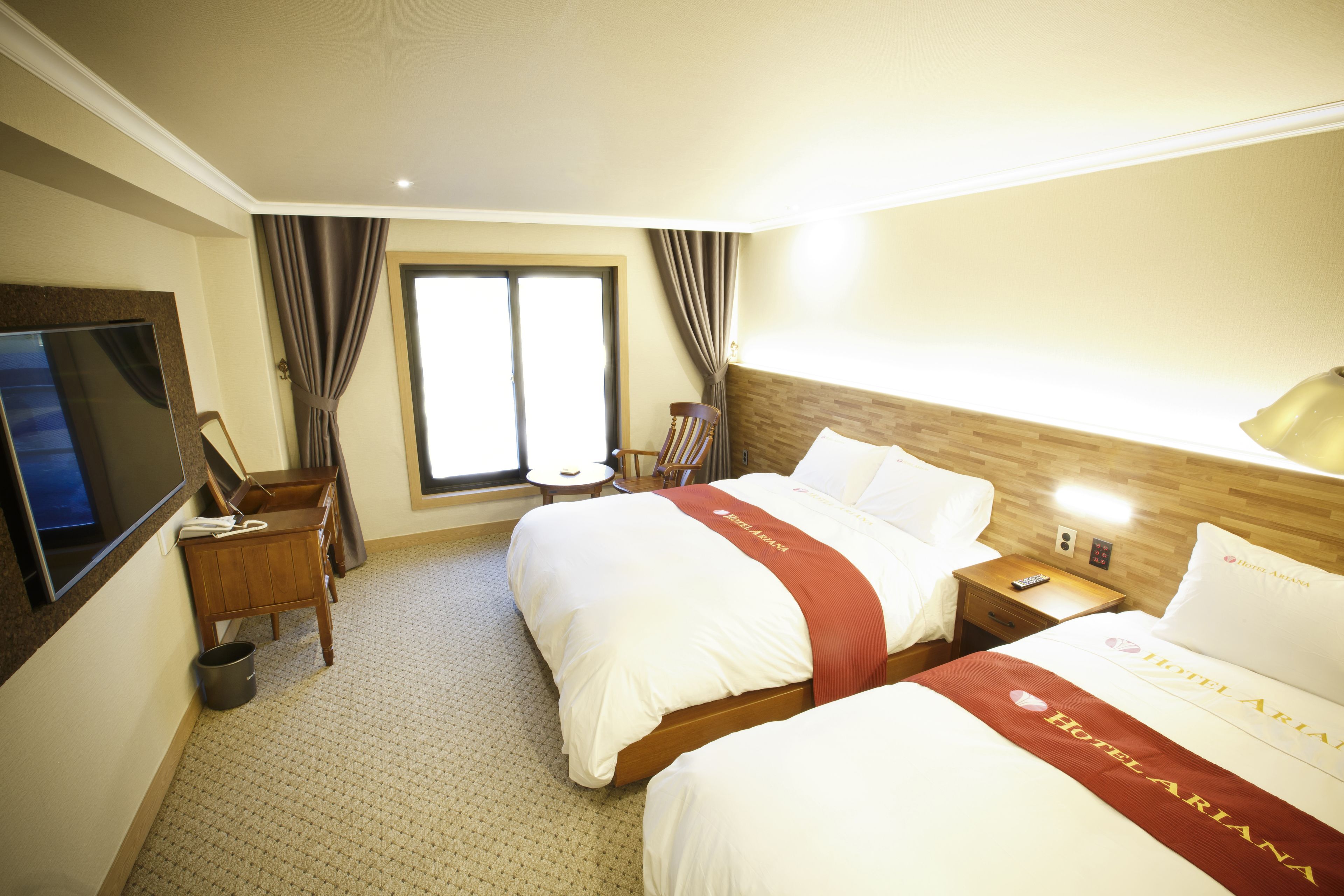 deluxe twin room | minibar, in-room safe, free wifi, bed sheets