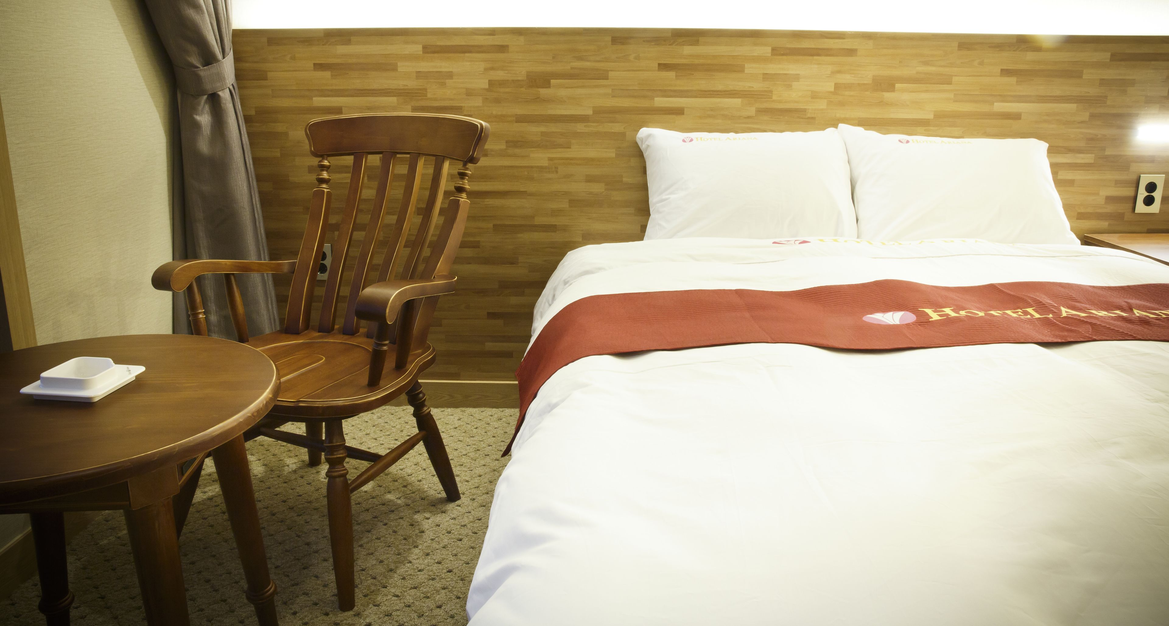deluxe twin room | minibar, in-room safe, free wifi, bed sheets