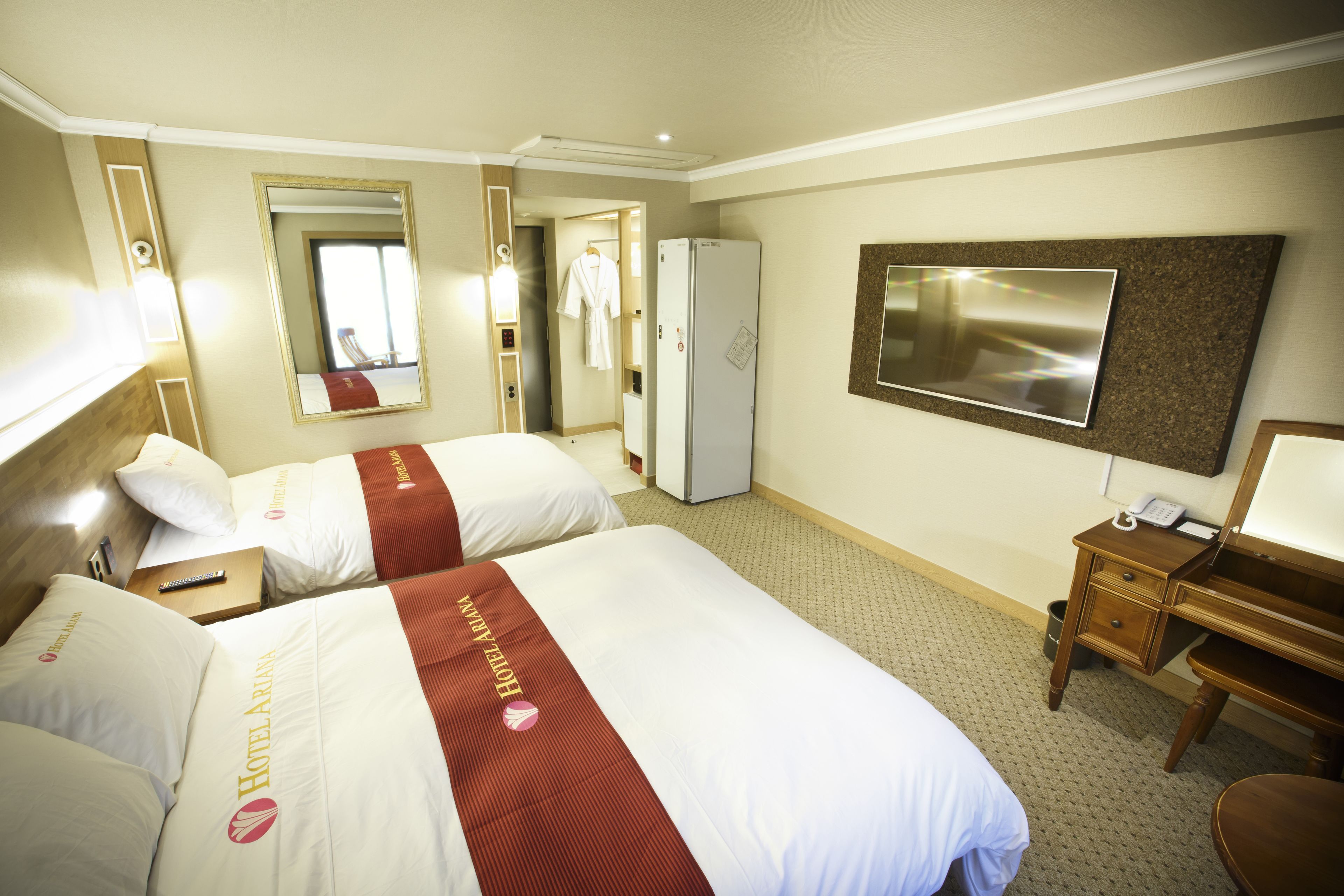 deluxe twin room | minibar, in-room safe, free wifi, bed sheets