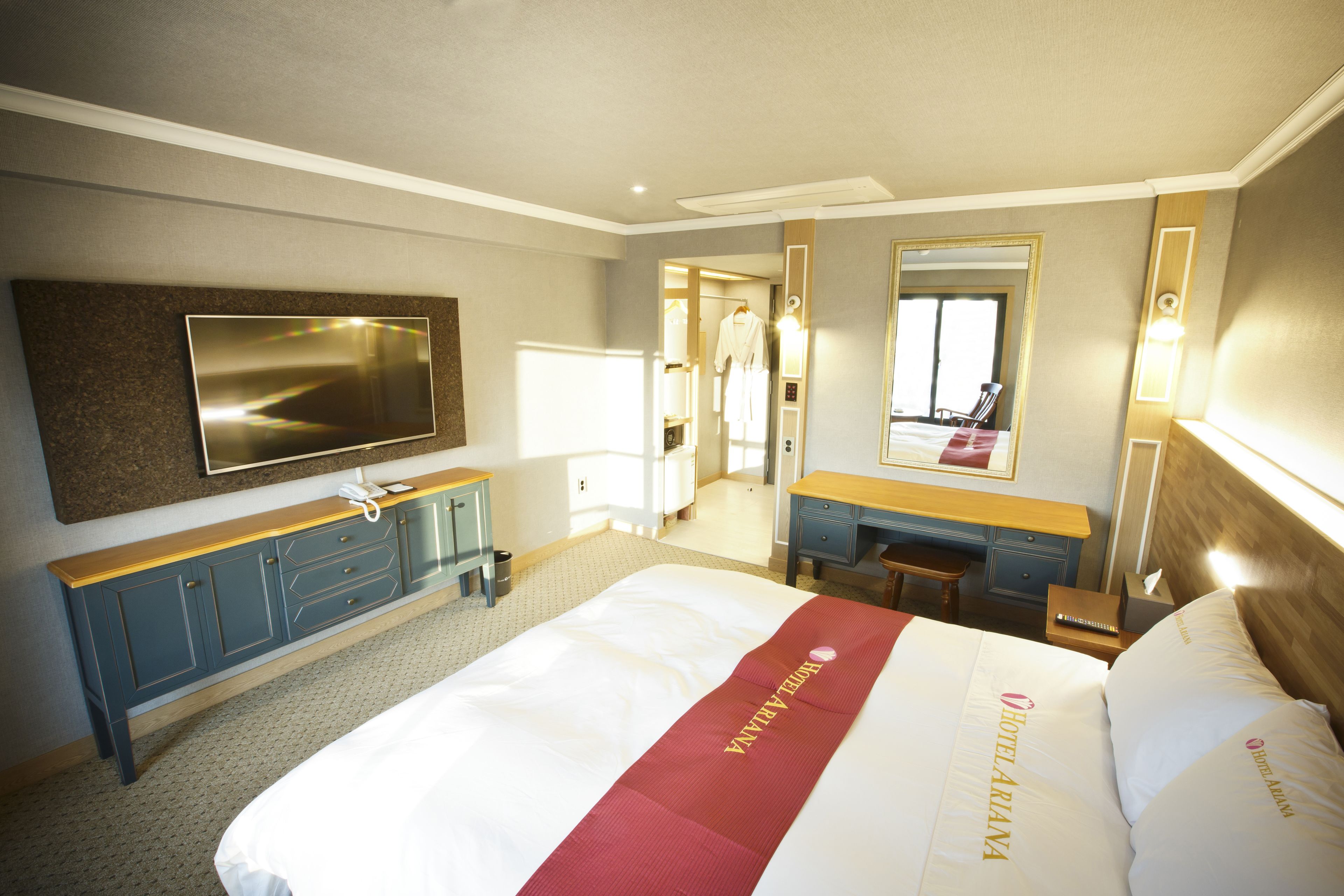 deluxe double room | minibar, in-room safe, free wifi, bed sheets