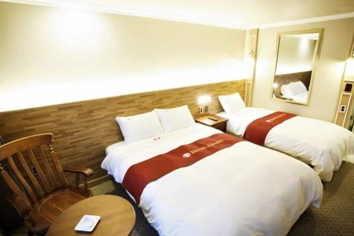 Minibar, coffres-forts dans les chambres, Wi-Fi gratuit, draps fournis