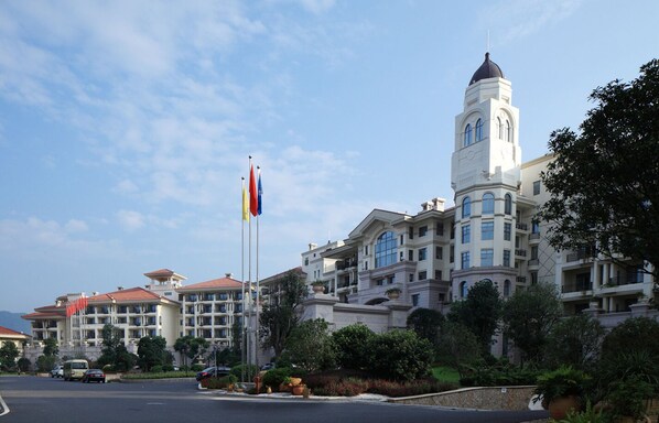 Front of property - Country Garden Phoenix Hotel Huangshan (Huangshan)