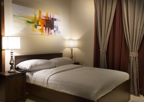 Minibar, coffre-fort, bureau, rideaux d’obscurcissement