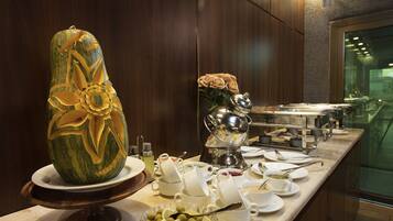 Desayuno continental diario (SAR 25 por persona)