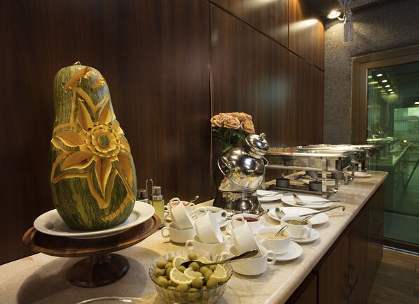 Daily continental breakfast for a fee