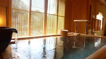 Chambre Tradition (Japanese Western Twin, Open Air Bath) | Baignoire relaxante profonde