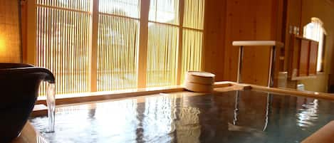 Japanese Western Style Twin Room, Open Air Bath | Deep soaking bathtub