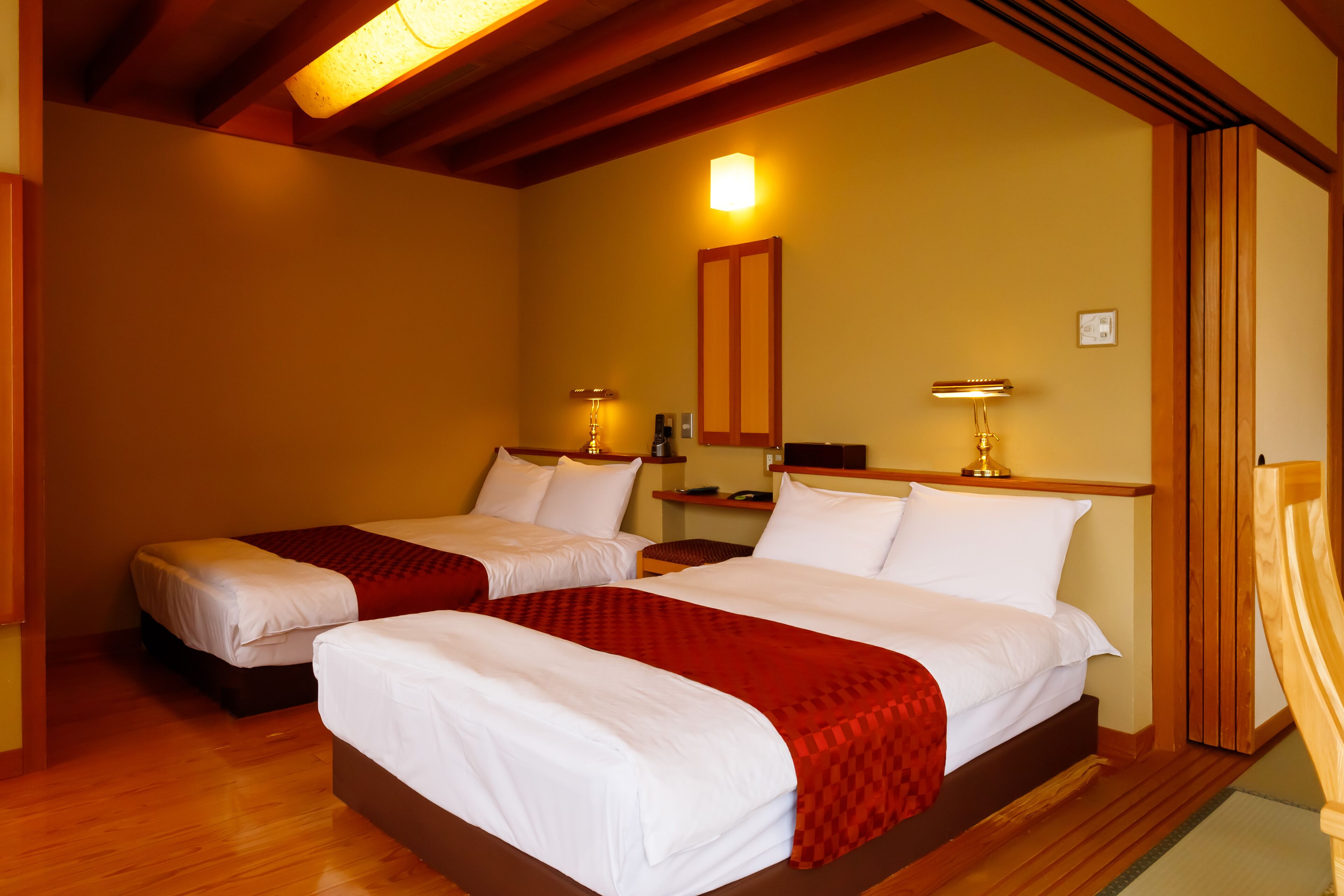 傳統客房 (Japanese Western Twin, Open Air Bath) | 高級寢具、迷你吧、房內夾萬、書桌