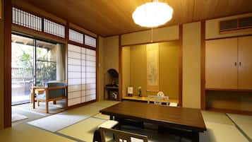 Japanese Style with Open Air Bath | Premium bedding, minibar, in-room safe, desk