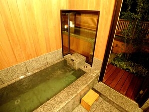 Suite (Japanese Western, Open Air Bath) | Bañera profunda