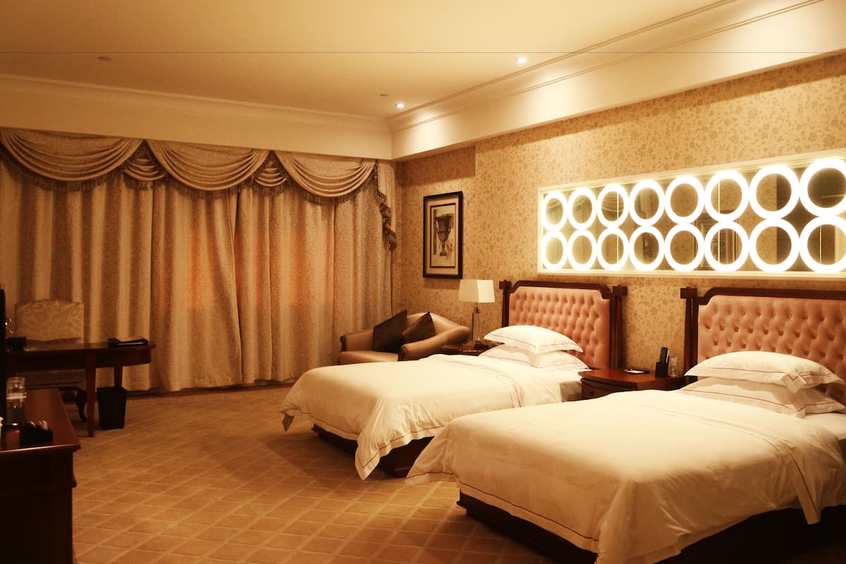 Minibar, in-room safe, desk, blackout curtains