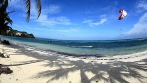 On the beach, sun-loungers - Surfers Home Boracay (Boracay Island)
