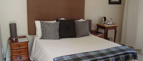 Habitación estándar doble, 1 habitación | 1 dormitorio, ropa de cama de alta calidad, caja fuerte y escritorio