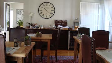 TĂ€gliches inbegriffenes groĂes FrĂŒhstĂŒck