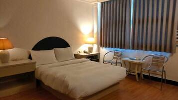 Escriptori i wifi gratuïta