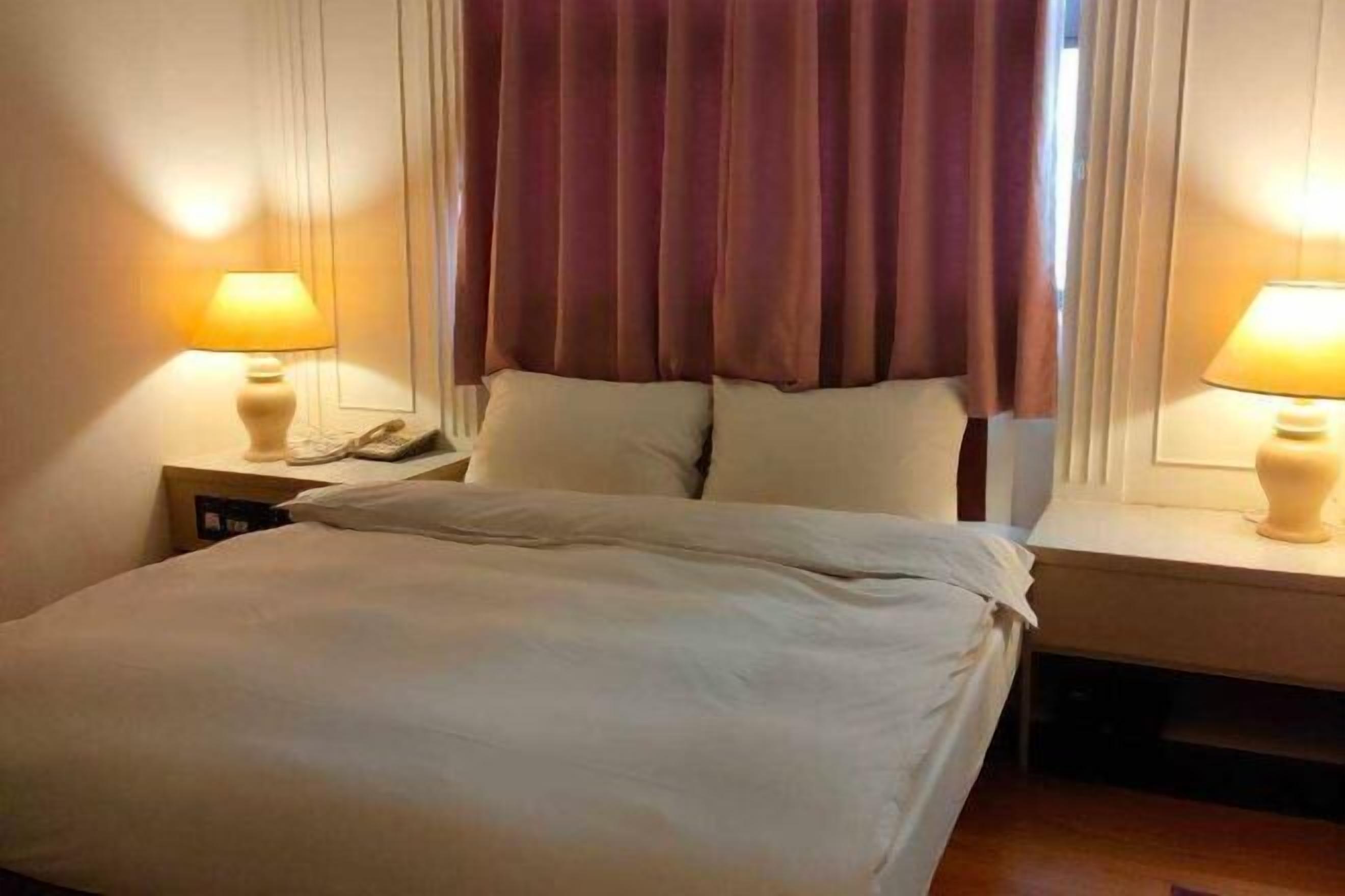 Desk, free WiFi
