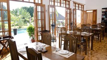 Daily cooked-to-order breakfast for a fee