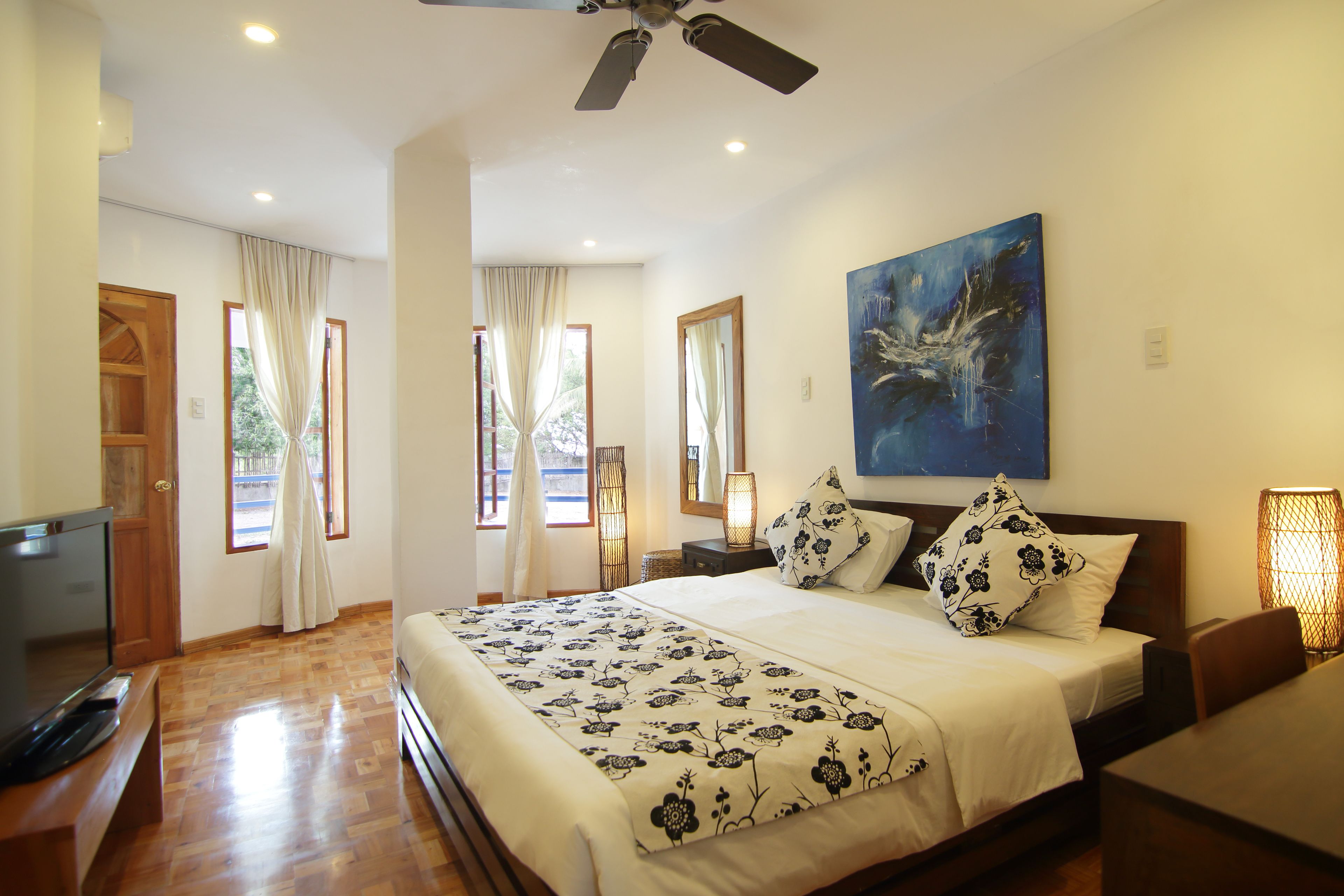 Basic-Doppelzimmer, 1 King-Bett | Minibar, Zimmersafe, Schreibtisch, schallisolierte Zimmer