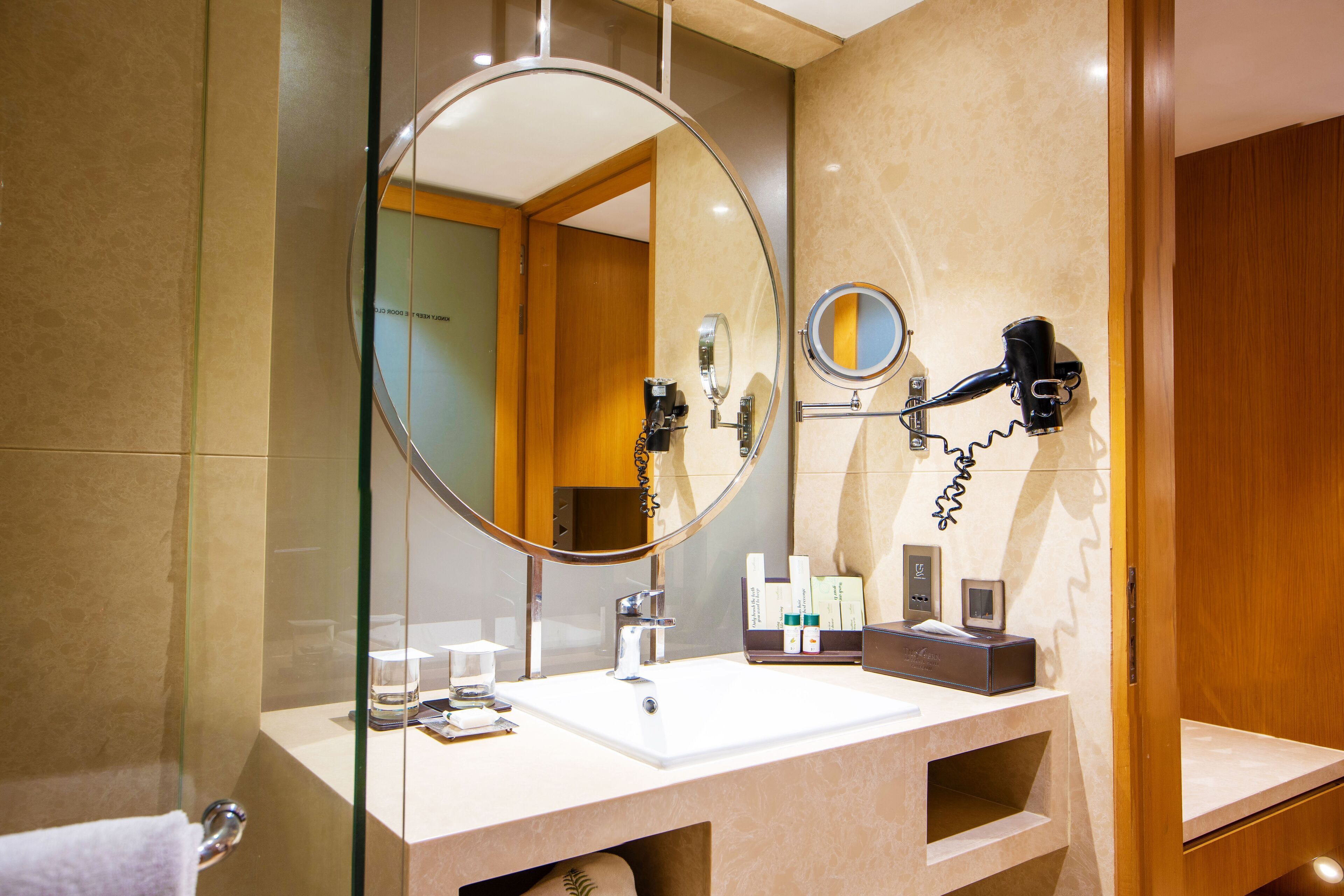 fern classic room, 1 king bed | 1 bedroom, minibar, in-room safe, desk