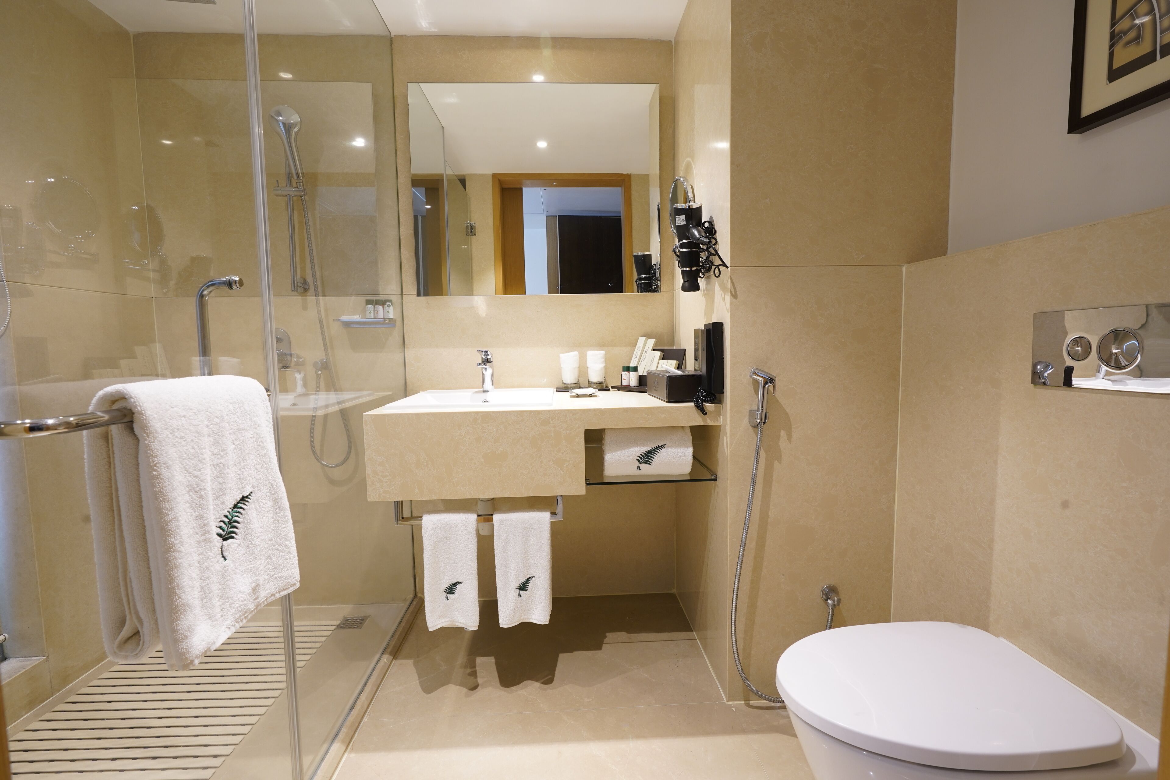 winter green premium room, 1 king bed | 1 bedroom, minibar, in-room safe, desk