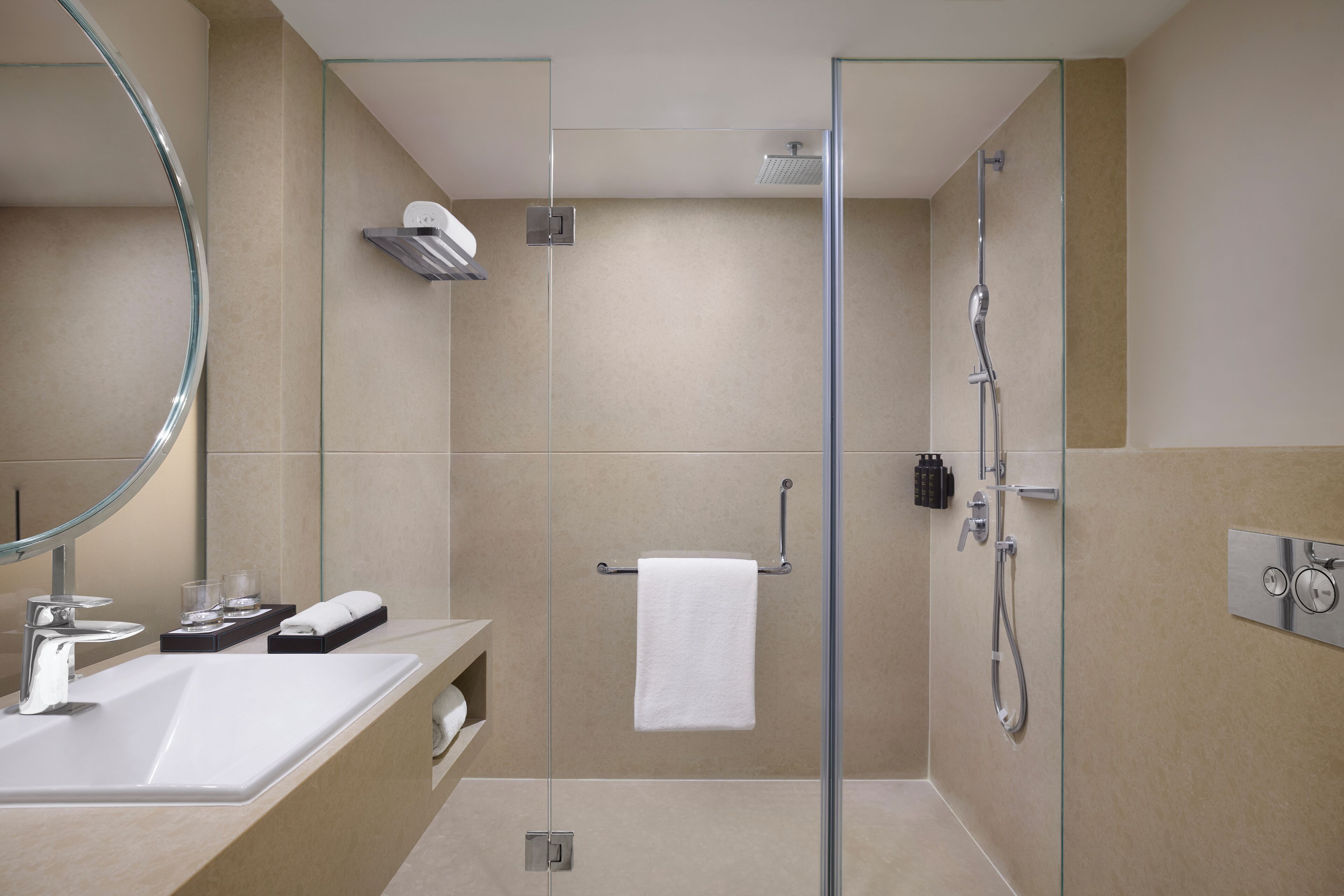 Premium Room, 1 King Bed, Mountain View | Bathroom shower