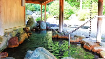 Separate tub and shower, spring water tub, free toiletries, towels