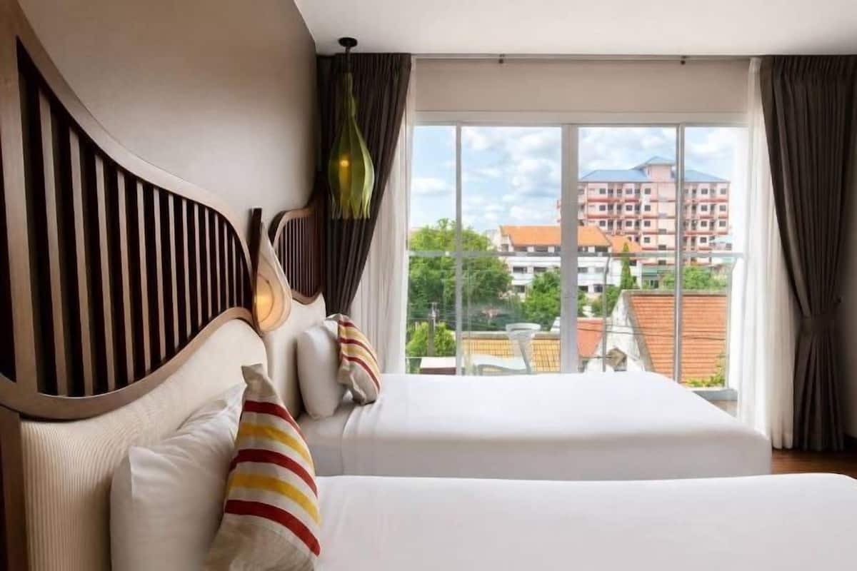 Literie de qualité supérieure, matelas mémoire de forme, minibar