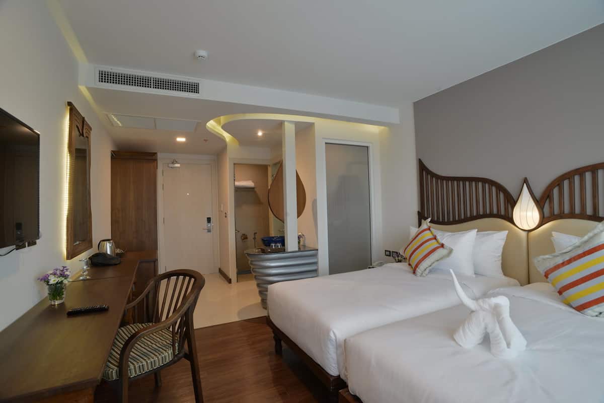 Business Room, 1 Double Bed | Premium bedding, memory foam beds, minibar, in-room safe
