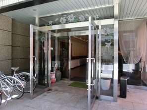 Front of property - Hotel Hana (Takayama)