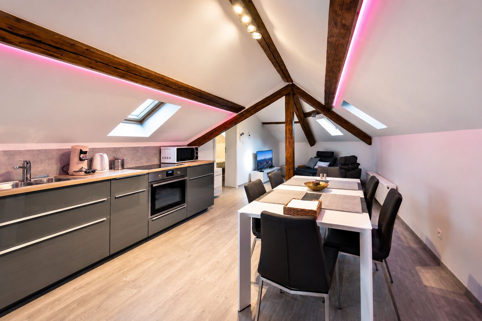 Superior Apartment, 2 Bedrooms, Terrace | 2 bedrooms, premium bedding, in-room safe, soundproofing