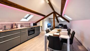 Superior Apartment, 2 Bedrooms, Terrace | 2 bedrooms, premium bedding, in-room safe, soundproofing