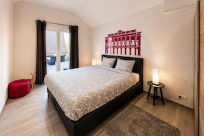 Apartamento superior, 2 habitaciones, terraza | 2 dormitorios, ropa de cama de alta calidad, caja fuerte