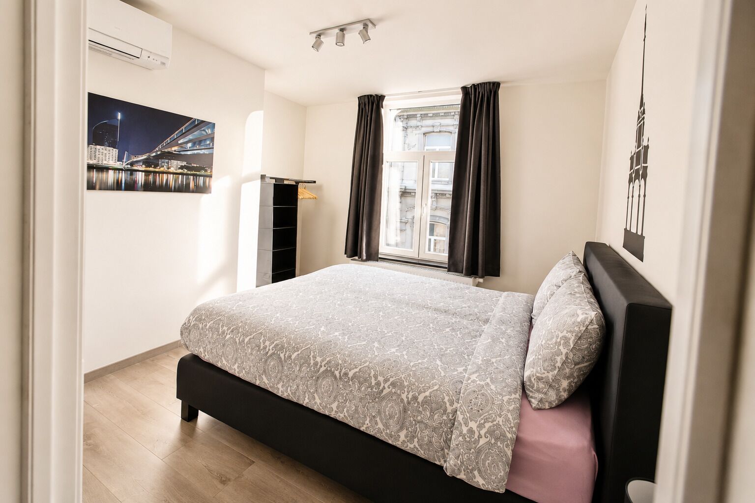 2 bedrooms, premium bedding, in-room safe, soundproofing
