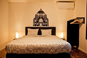 Apartamento superior, 2 quartos | 2 quartos, roupas de cama premium, cofres nos quartos